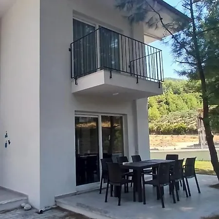 Belce & Bloom - Uezuemlue Villa *