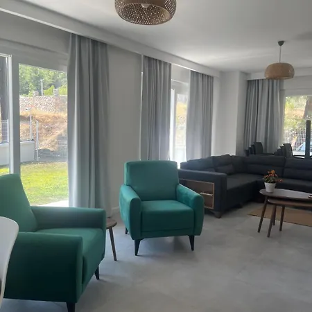 ヴィラ Belce & Bloom - Uezuemlue フェティエ